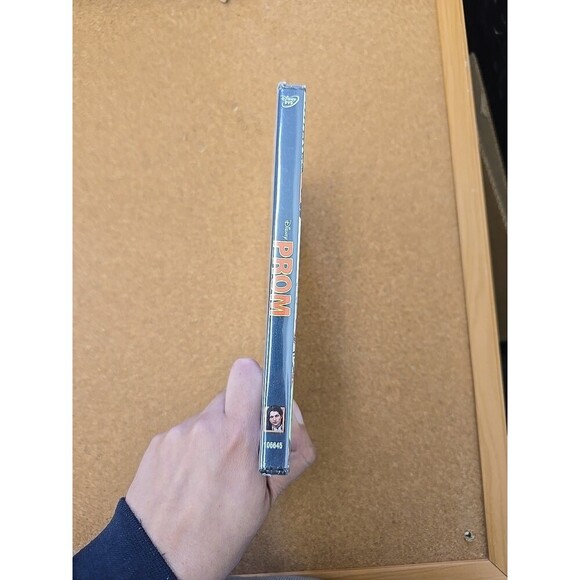 Prom (DVD, 2011) - Picture 2 of 4